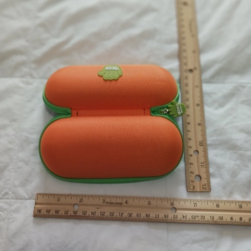 Nanavista Spain kids eyeglass case.